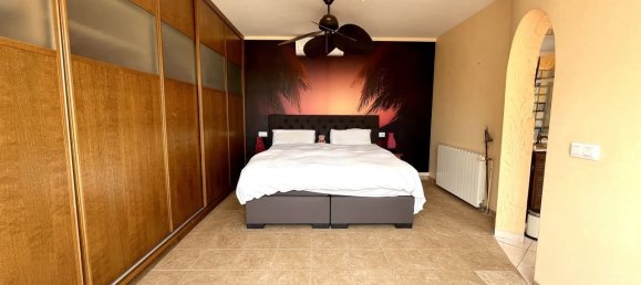 5 bedrooms House in La Zenia, Spain No. 183683 4