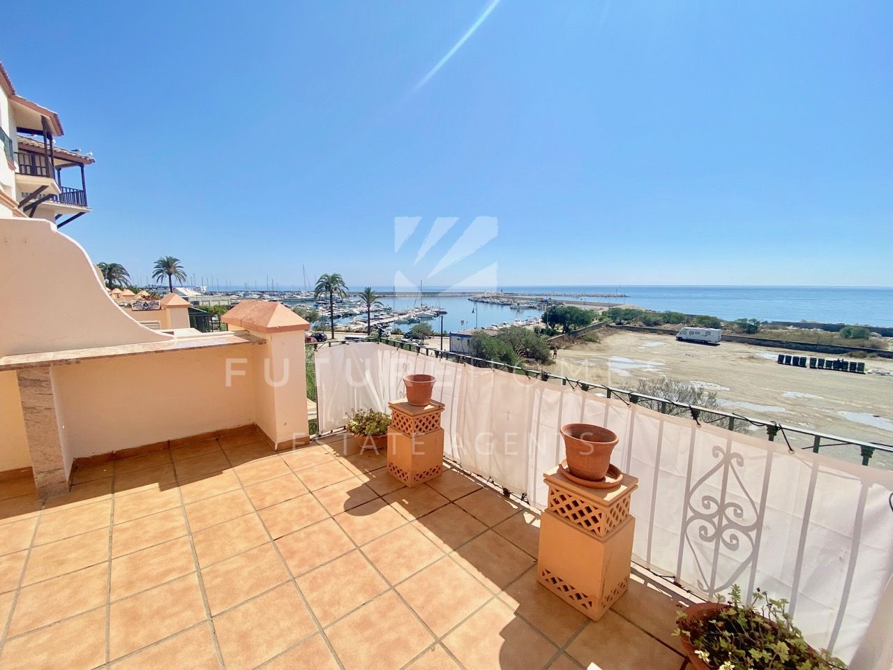 4 bedrooms Townhouse in Estepona, Spain No. 163981