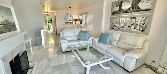 4 bedrooms Townhouse in Estepona, Spain No. 163981 3