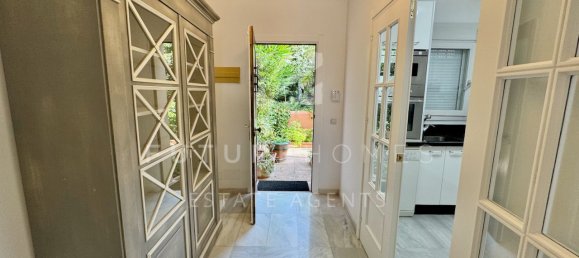 4 bedrooms Townhouse in Estepona, Spain No. 163981 16