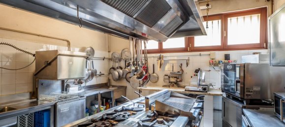 Коммерческая недвижимость 268м² в Урньяно, Италия № 263461 38