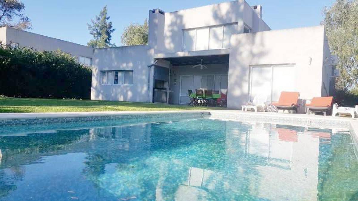 3 bedrooms House in Pilar, Argentina No. 58540