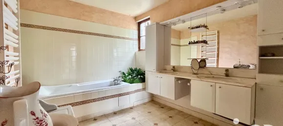 6 bedrooms House in Beaugency, France No. 316975 12