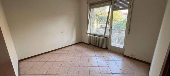 3 rooms Apartment in Busto Arsizio, Italy No. 109389 2