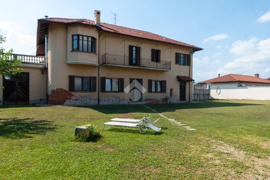 Вилла с 5 спальнями в Кастильоне Торинезе, Италия № 366105