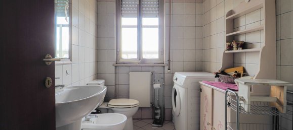 Apartamento de 4 habitaciónes en Carrara, Italy No. 188950 18