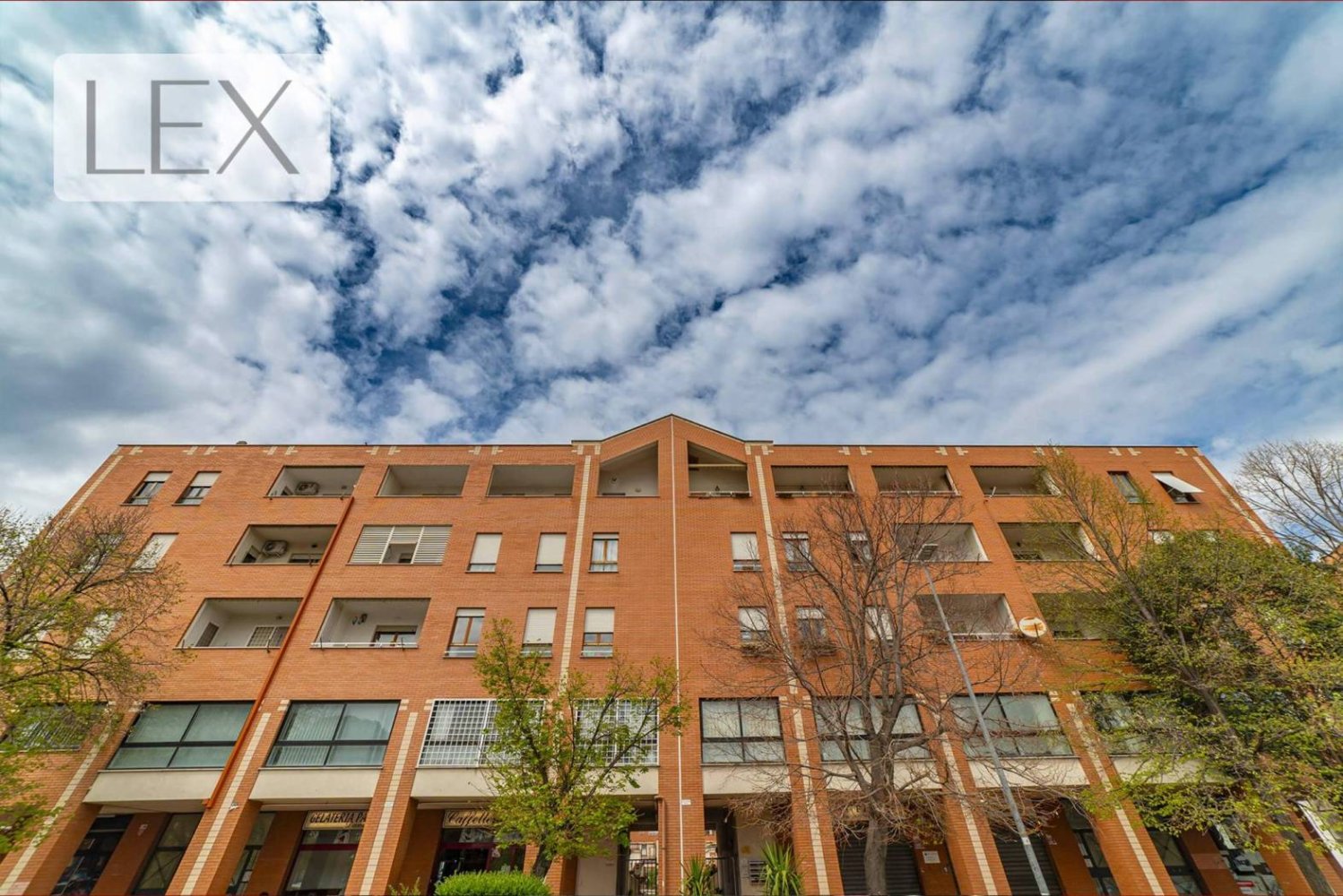 Oficina de 3 habitaciónes en Rome, Italy No. 386878