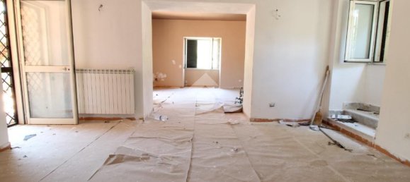 2 Schlafzimmer Haus in Caserta, Italy, Nr. 310039 4