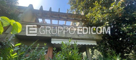 3 rooms Apartment in Carrara, Italy No. 49139 9