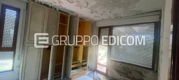 3 rooms Apartment in Carrara, Italy No. 49139 28