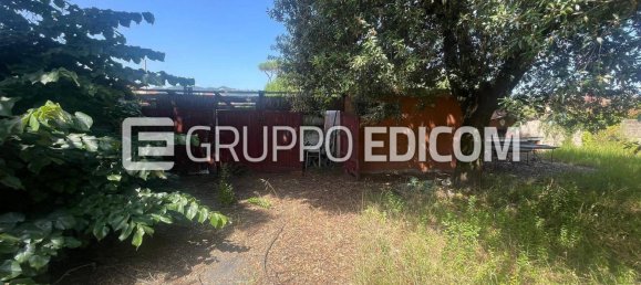 3 rooms Apartment in Carrara, Italy No. 49139 2