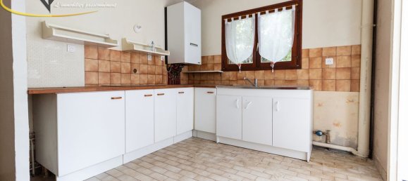 Casa de 3 dormitorios en Jouy-le-Moutier, France No. 171920 8