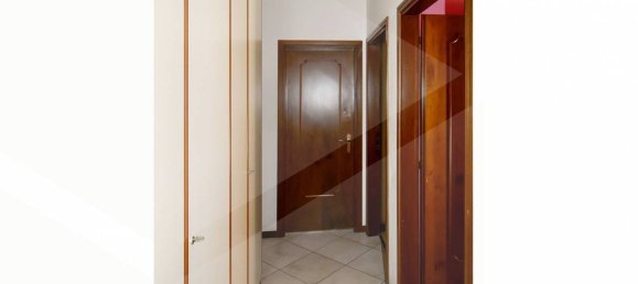 2 Schlafzimmer Wohnung in Parabiago, Italy, Nr. 20955 7
