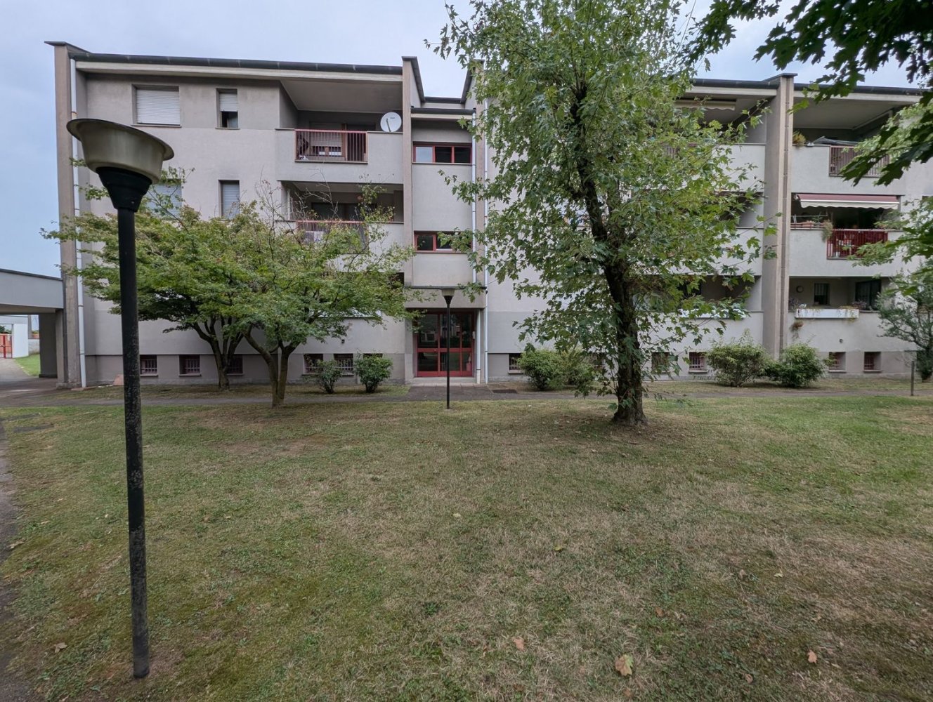 3-salle Appartement à Ossona, Italy No. 330385