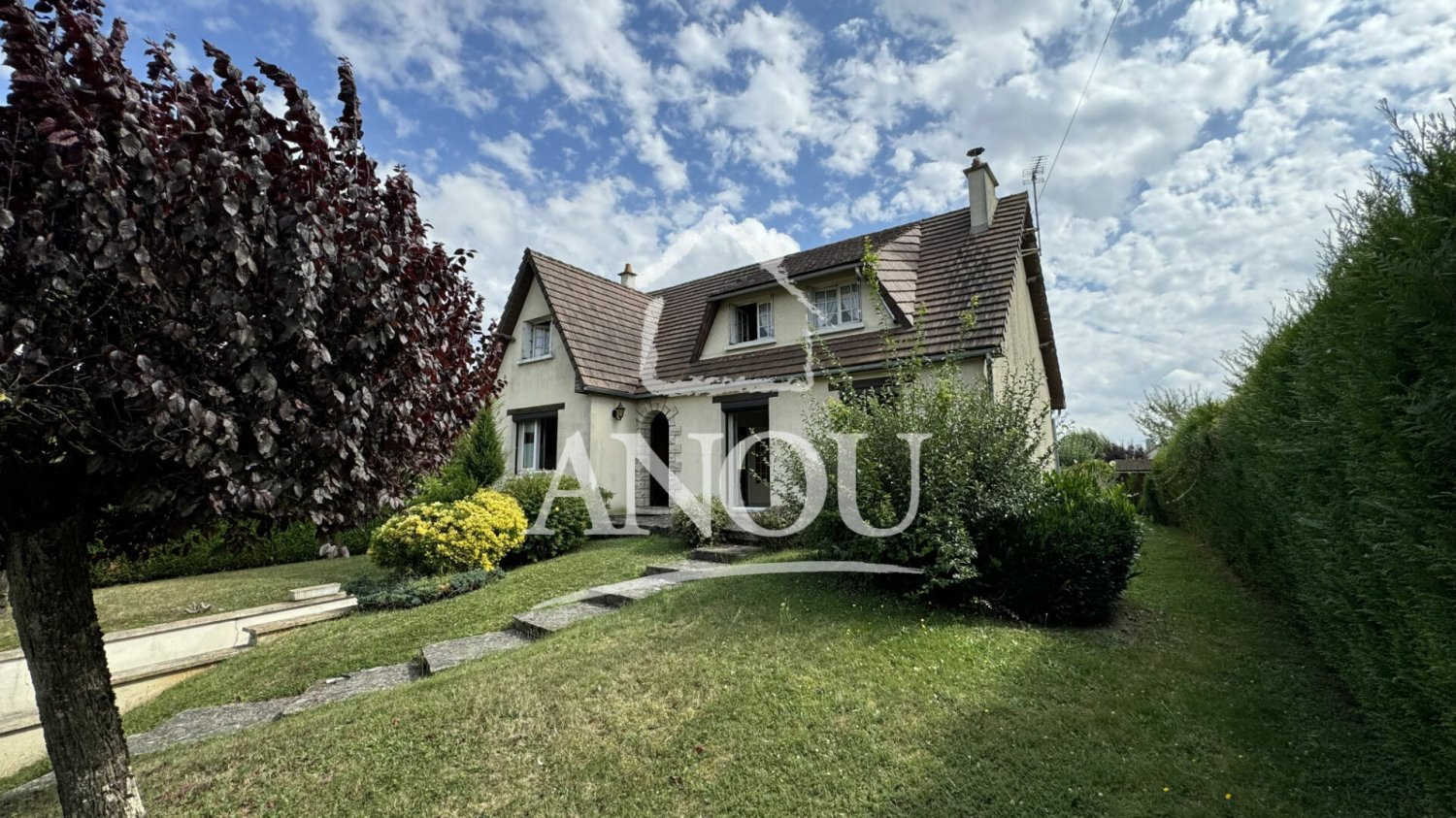  Castillos de 4 dormitorios en Brou, France No. 88712