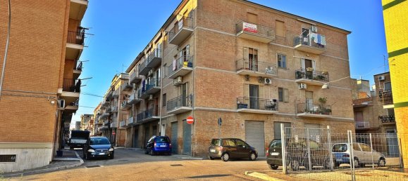 Квартира с 4 комнатами в Лучера, Италия № 104327 13