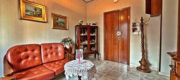 Квартира с 4 комнатами в Лучера, Италия № 104327 3