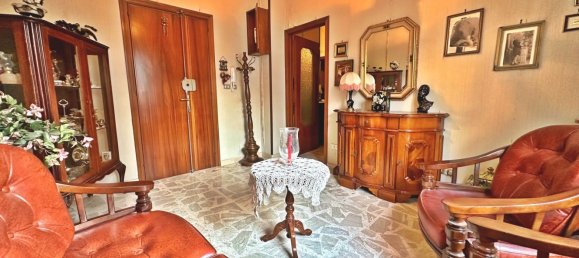 Квартира с 4 комнатами в Лучера, Италия № 104327 2