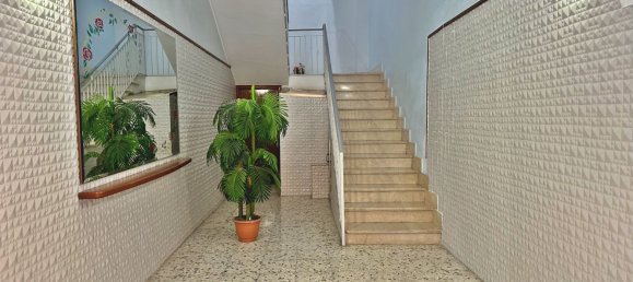 Квартира с 4 комнатами в Лучера, Италия № 104327 12