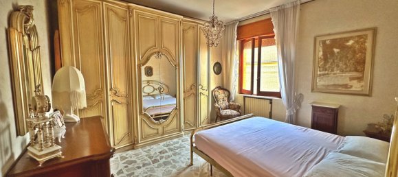 Квартира с 4 комнатами в Лучера, Италия № 104327 6