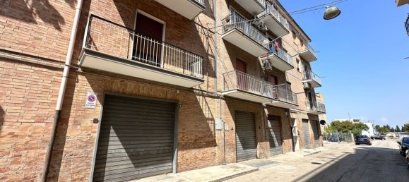 Квартира с 4 комнатами в Лучера, Италия № 104327 15