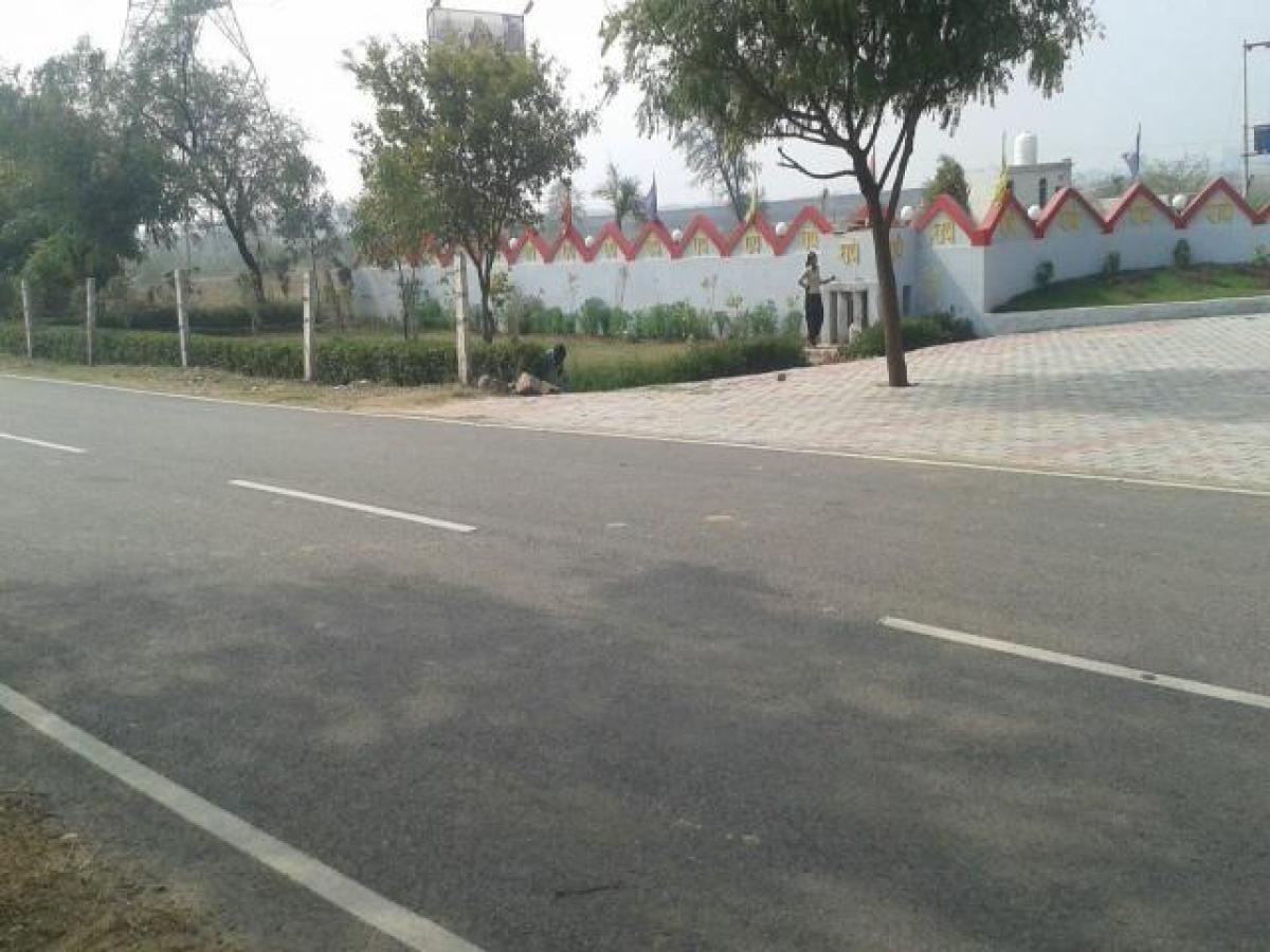  Land in Mathura, India No. 40629