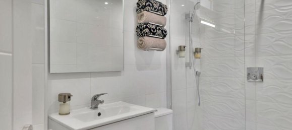 2 bedrooms Apartment in Benahavis, Spain No. 176158 9