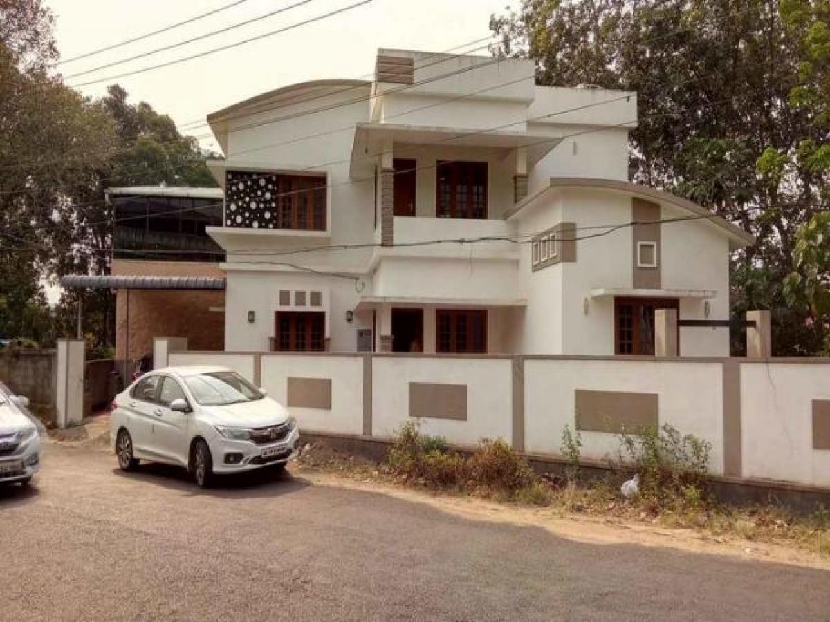 4 bedrooms House in Kottayam, India No. 1209