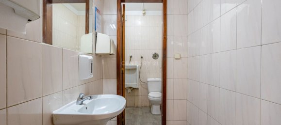 157m² Commercial property in Loures, Portugal No. 180743 4
