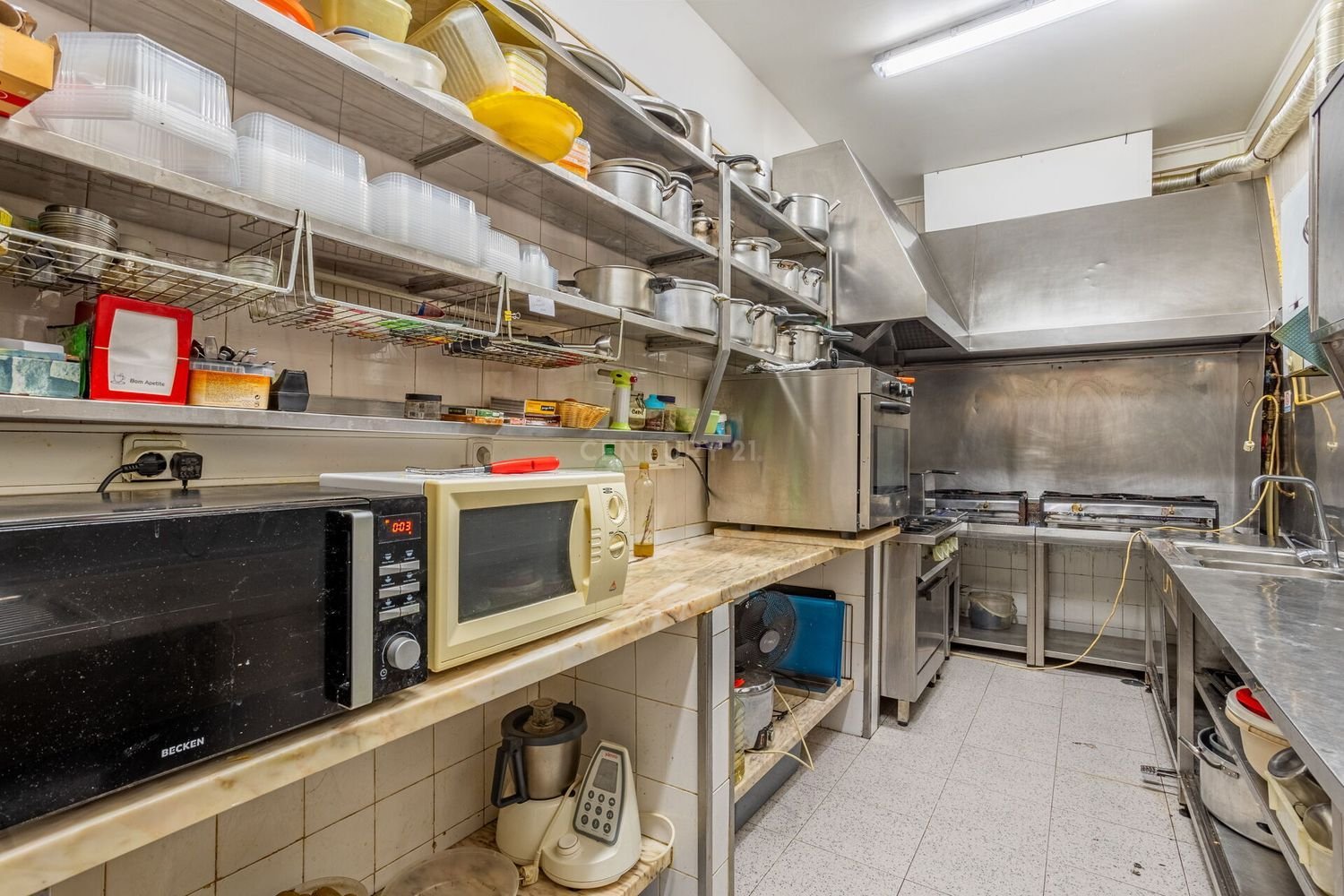 157m² Commercial property in Loures, Portugal No. 180743