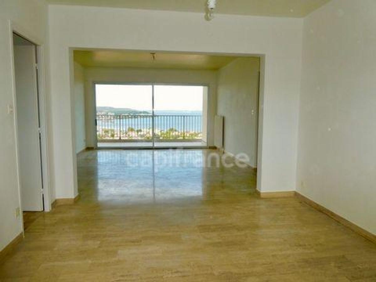 3 bedrooms Condo in Martigues, France No. 16527