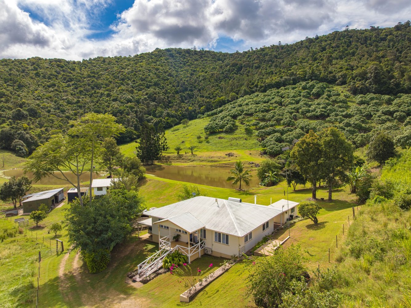 Granja de 3 dormitorios en Kanigan, Australia No. 696