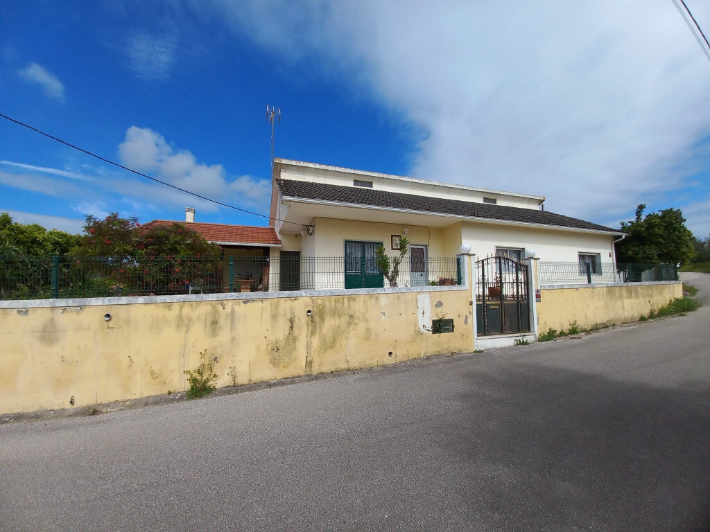 Дом с 4 спальнями в Томар, Португалия № 150852