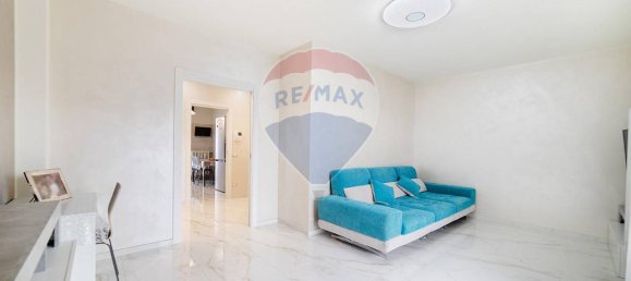 3 rooms Apartment in Cologno Monzese, Italy No. 146285 3