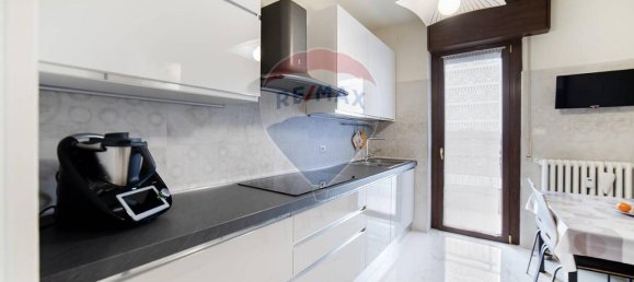 3 rooms Apartment in Cologno Monzese, Italy No. 146285 8
