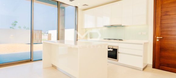 Villa de 4 dormitorios en Abu Dhabi, UAE No. 47440 9