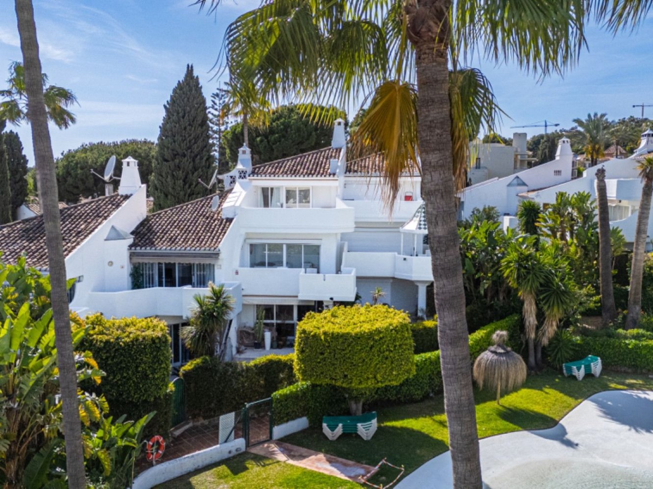 3 bedrooms Townhouse in Marbella, Spain No. 140587