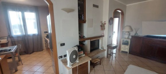 4 bedrooms Apartment in Prato, Italy No. 377853 3
