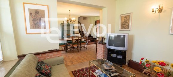 Дом с 7 комнатами в Удине, Италия № 20972 36