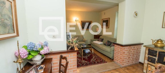 Дом с 7 комнатами в Удине, Италия № 20972 37