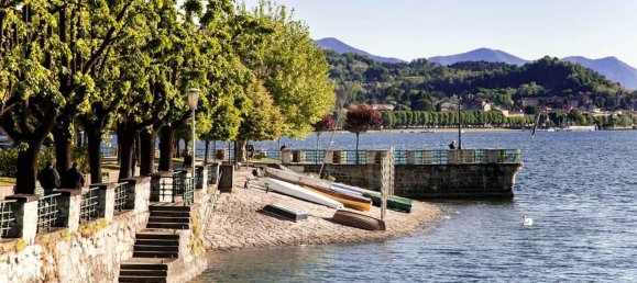 198m² Commercial property in Arona, Italy No. 303770 6