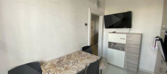 3-salle Appartement à Bari, Italy No. 17352 11