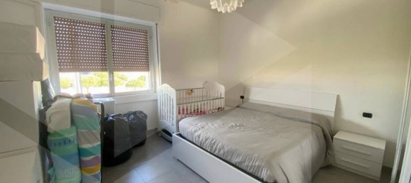 3-salle Appartement à Bari, Italy No. 17352 12