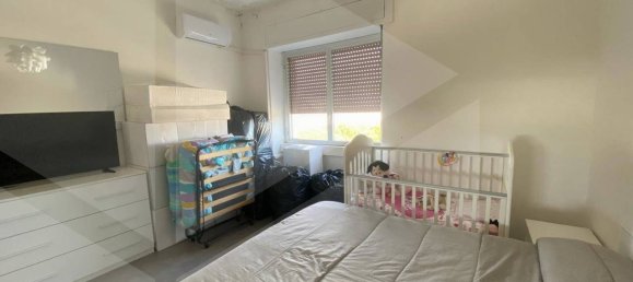 3-salle Appartement à Bari, Italy No. 17352 13