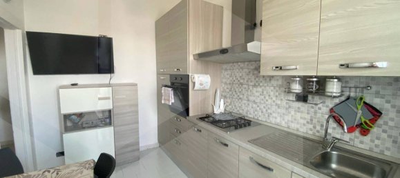 3-salle Appartement à Bari, Italy No. 17352 10