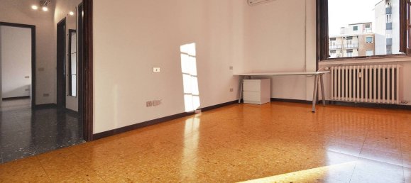 1 chambre Appartement à Milan, Italy No. 330979 4