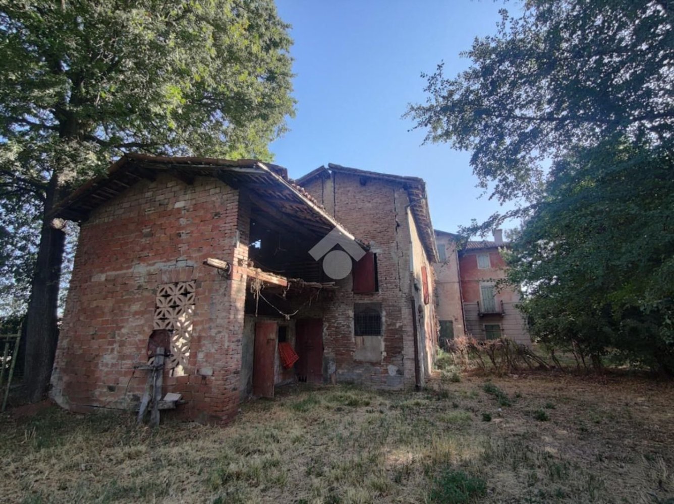 8 rooms Villa in Sassuolo, Italy No. 105420