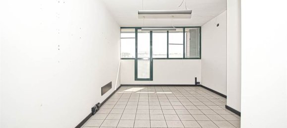 5-Zimmer Büro in Modena, Italy, Nr. 381925 8