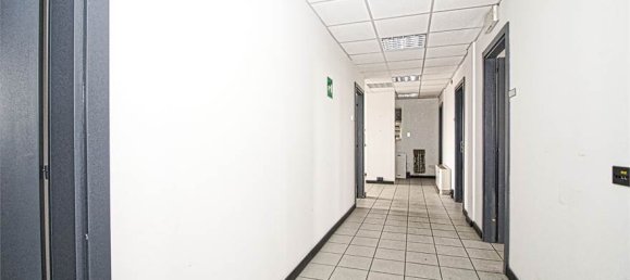 5-Zimmer Büro in Modena, Italy, Nr. 381925 26
