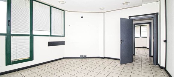 5-Zimmer Büro in Modena, Italy, Nr. 381925 20